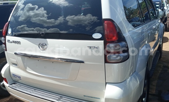 Acheter Import Voiture Toyota Land Cruiser Prado Blanc à Kampala, Ouganda Acheter Import Voiture Toyota Land Cruiser Prado Blanc à Kampala, Ouganda
