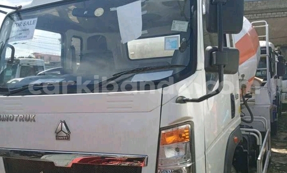 Acheter Import Utilitaire Howo Sinotruk Blanc à Kampala, Ouganda Acheter Import Utilitaire Howo Sinotruk Blanc à Kampala, Ouganda