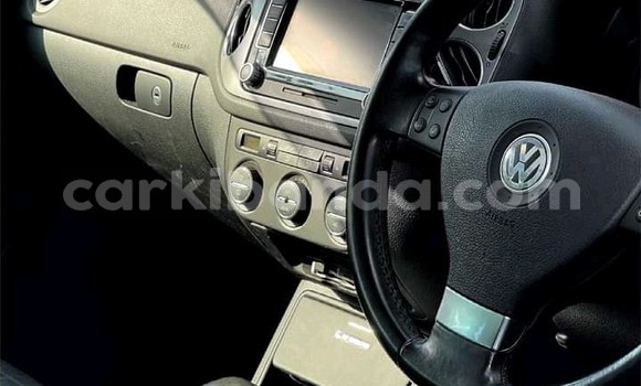 Gura Yakoze Volkswagen Tiguan Black Imodoka i Kampala mu Uganda Gura Yakoze Volkswagen Tiguan Black Imodoka i Kampala mu Uganda