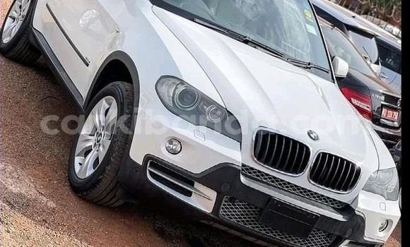 Gura Yakoze BMW X5 White Imodoka i Kampala mu Uganda