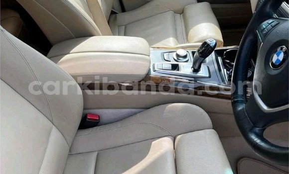 Nunua Ilio tumika BMW X5 Nyeupe Gari ndani ya Kampala nchini Uganda Nunua Ilio tumika BMW X5 Nyeupe Gari ndani ya Kampala nchini Uganda