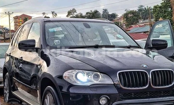 Nunua Ilio tumika BMW X5 Nyeusi Gari ndani ya Kampala nchini Uganda