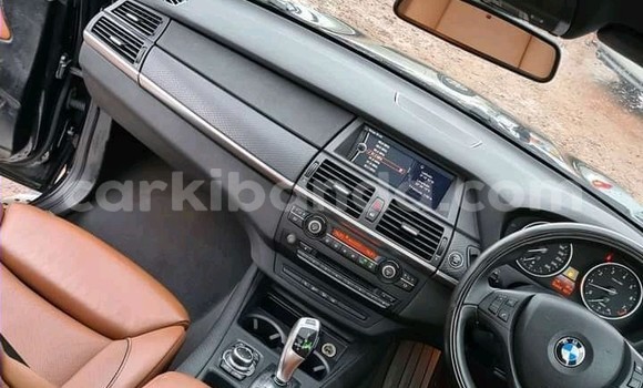 Nunua Ilio tumika BMW X5 Nyeusi Gari ndani ya Kampala nchini Uganda Nunua Ilio tumika BMW X5 Nyeusi Gari ndani ya Kampala nchini Uganda