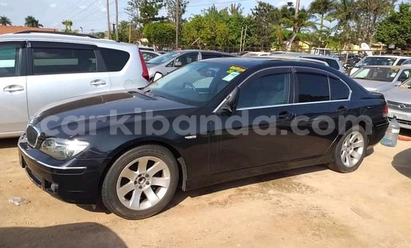 Gura Yakoze BMW 7-Series Silver Imodoka i Kampala mu Uganda Gura Yakoze BMW 7-Series Silver Imodoka i Kampala mu Uganda