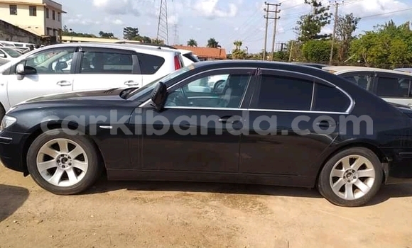 Gura Yakoze BMW 7-Series Silver Imodoka i Kampala mu Uganda Gura Yakoze BMW 7-Series Silver Imodoka i Kampala mu Uganda