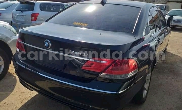 Gura Yakoze BMW 7-Series Silver Imodoka i Kampala mu Uganda Gura Yakoze BMW 7-Series Silver Imodoka i Kampala mu Uganda