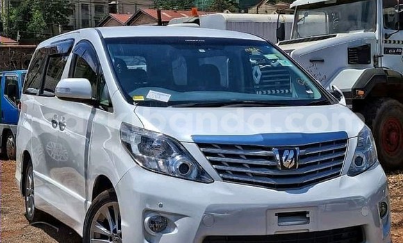 Acheter Occasion Voiture Toyota Alphard Blanc à Kampala, Ouganda