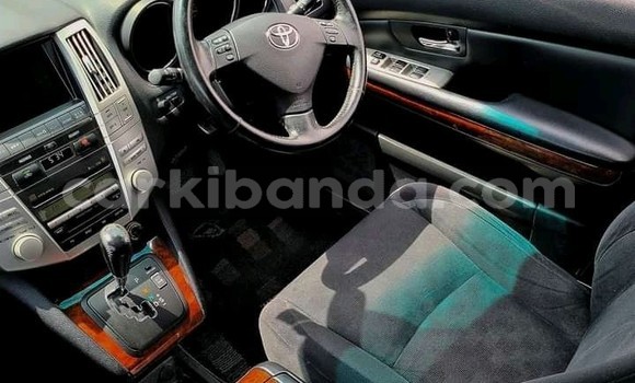 Gura Yakoze Toyota Harrier White Imodoka i Kampala mu Uganda Gura Yakoze Toyota Harrier White Imodoka i Kampala mu Uganda