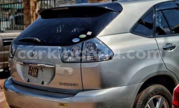 Gura Yakoze Toyota Harrier Silver Imodoka i Kampala mu Uganda Gura Yakoze Toyota Harrier Silver Imodoka i Kampala mu Uganda