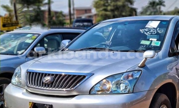 Gura Yakoze Toyota Harrier Silver Imodoka i Kampala mu Uganda Gura Yakoze Toyota Harrier Silver Imodoka i Kampala mu Uganda