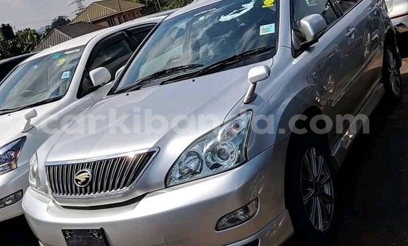 Nunua Ilio tumika Toyota Harrier Fedha Gari ndani ya Kampala nchini Uganda