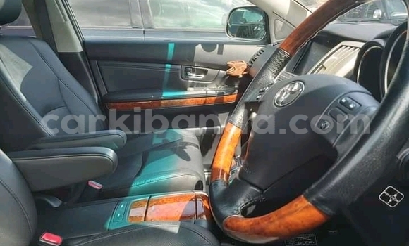 Nunua Ilio tumika Toyota Harrier Fedha Gari ndani ya Kampala nchini Uganda Nunua Ilio tumika Toyota Harrier Fedha Gari ndani ya Kampala nchini Uganda