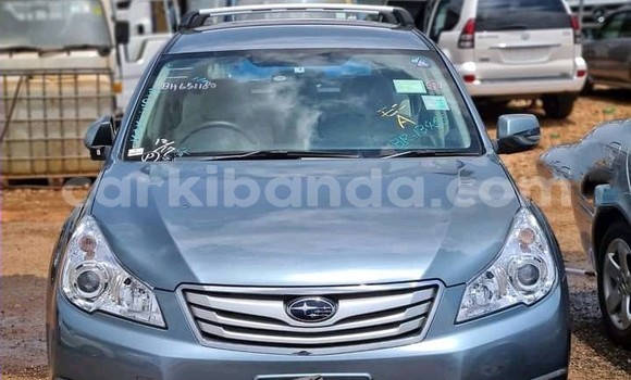 Gura Yakoze Subaru Outback Green Imodoka i Kampala mu Uganda