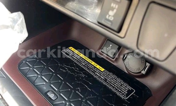 Gura Yakoze Toyota RAV4 Black Imodoka i Kampala mu Uganda Gura Yakoze Toyota RAV4 Black Imodoka i Kampala mu Uganda