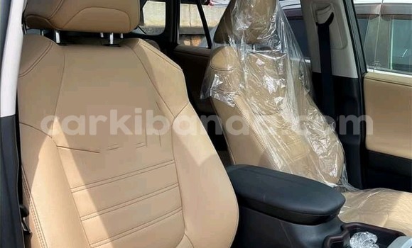 Gura Yakoze Toyota RAV4 Black Imodoka i Kampala mu Uganda Gura Yakoze Toyota RAV4 Black Imodoka i Kampala mu Uganda