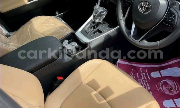 Gura Yakoze Toyota RAV4 Black Imodoka i Kampala mu Uganda Gura Yakoze Toyota RAV4 Black Imodoka i Kampala mu Uganda