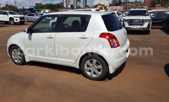 Acheter Import Voiture Suzuki Swift Blanc à Kampala, Ouganda Acheter Import Voiture Suzuki Swift Blanc à Kampala, Ouganda