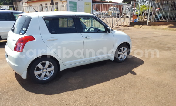 Acheter Import Voiture Suzuki Swift Blanc à Kampala, Ouganda Acheter Import Voiture Suzuki Swift Blanc à Kampala, Ouganda