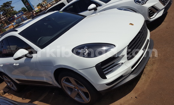 Acheter Import Voiture Porsche Macan Blanc à Kampala, Ouganda Acheter Import Voiture Porsche Macan Blanc à Kampala, Ouganda