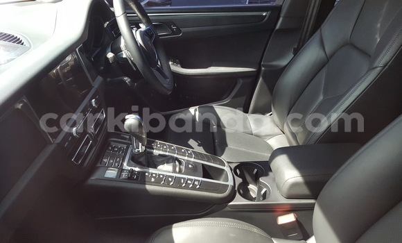 Acheter Import Voiture Porsche Macan Blanc à Kampala, Ouganda Acheter Import Voiture Porsche Macan Blanc à Kampala, Ouganda