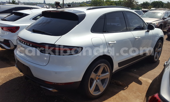 Acheter Import Voiture Porsche Macan Blanc à Kampala, Ouganda Acheter Import Voiture Porsche Macan Blanc à Kampala, Ouganda