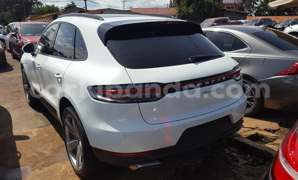Acheter Import Voiture Porsche Macan Blanc à Kampala, Ouganda Acheter Import Voiture Porsche Macan Blanc à Kampala, Ouganda