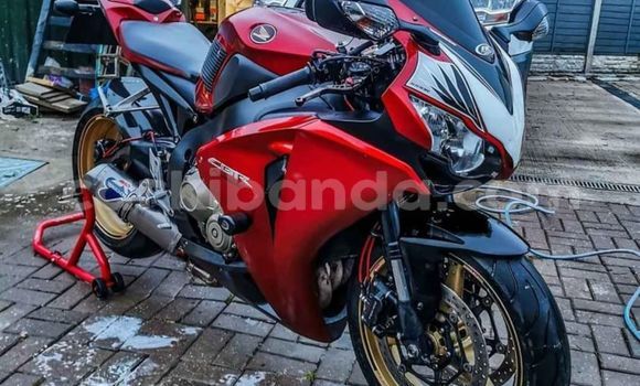 Buy Used Honda CBR 1000 RR Red Bike in Kampala in Uganda Buy Used Honda CBR 1000 RR Red Bike in Kampala in Uganda