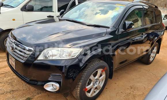 Gura Yakoze Toyota Vanguard Black Imodoka i Kampala mu Uganda