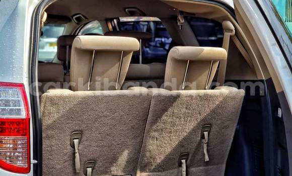 Nunua Ilio tumika Toyota Vanguard Nyeupe Gari ndani ya Kampala nchini Uganda Nunua Ilio tumika Toyota Vanguard Nyeupe Gari ndani ya Kampala nchini Uganda