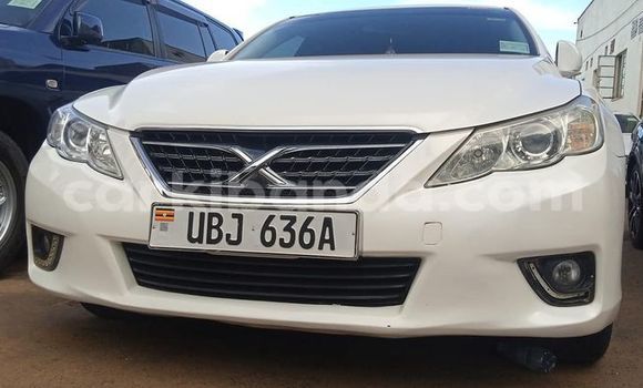 Acheter Occasion Voiture Toyota Mark X Blanc à Kampala, Ouganda