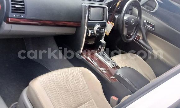 Gura Yakoze Toyota Mark X White Imodoka i Kampala mu Uganda Gura Yakoze Toyota Mark X White Imodoka i Kampala mu Uganda