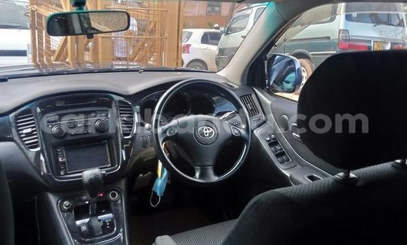 Gura Yakoze Toyota Kluger Blue Imodoka i Kampala mu Uganda Gura Yakoze Toyota Kluger Blue Imodoka i Kampala mu Uganda