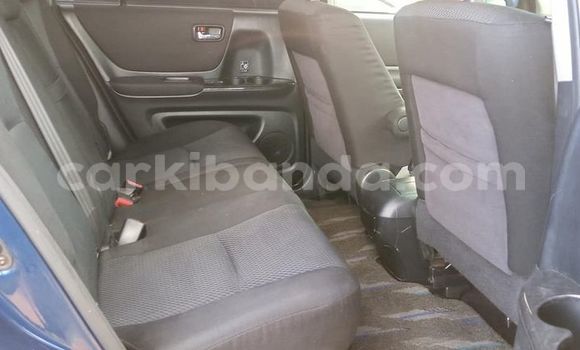 Gura Yakoze Toyota Kluger Blue Imodoka i Kampala mu Uganda Gura Yakoze Toyota Kluger Blue Imodoka i Kampala mu Uganda