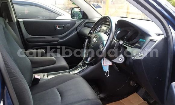 Gura Yakoze Toyota Kluger Blue Imodoka i Kampala mu Uganda Gura Yakoze Toyota Kluger Blue Imodoka i Kampala mu Uganda