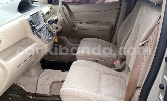 Gura Yakoze Toyota Raum Silver Imodoka i Kampala mu Uganda Gura Yakoze Toyota Raum Silver Imodoka i Kampala mu Uganda