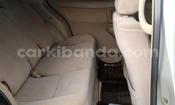 Gura Yakoze Toyota Raum Silver Imodoka i Kampala mu Uganda Gura Yakoze Toyota Raum Silver Imodoka i Kampala mu Uganda