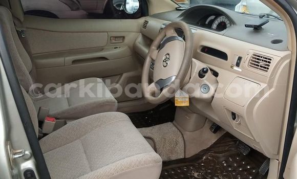 Gura Yakoze Toyota Raum Silver Imodoka i Kampala mu Uganda Gura Yakoze Toyota Raum Silver Imodoka i Kampala mu Uganda