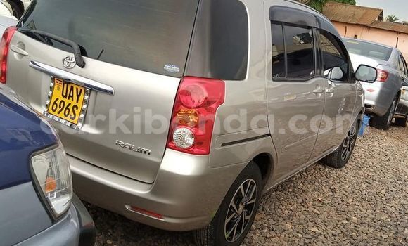 Gura Yakoze Toyota Raum Silver Imodoka i Kampala mu Uganda Gura Yakoze Toyota Raum Silver Imodoka i Kampala mu Uganda