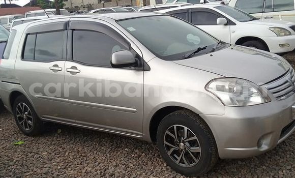 Gura Yakoze Toyota Raum Silver Imodoka i Kampala mu Uganda Gura Yakoze Toyota Raum Silver Imodoka i Kampala mu Uganda