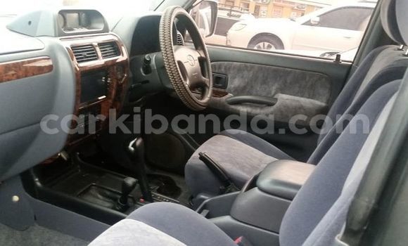 Gura Yakoze Toyota Land Cruiser Silver Imodoka i Kampala mu Uganda Gura Yakoze Toyota Land Cruiser Silver Imodoka i Kampala mu Uganda