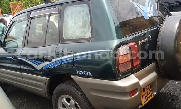 Gura Yakoze Toyota RAV4 Green Imodoka i Kampala mu Uganda Gura Yakoze Toyota RAV4 Green Imodoka i Kampala mu Uganda