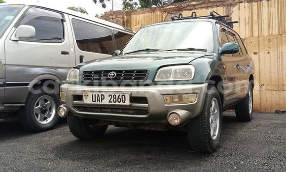 Gura Yakoze Toyota RAV4 Green Imodoka i Kampala mu Uganda Gura Yakoze Toyota RAV4 Green Imodoka i Kampala mu Uganda