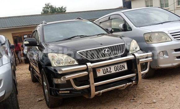 Gura Yakoze Toyota Harrier Black Imodoka i Kampala mu Uganda Gura Yakoze Toyota Harrier Black Imodoka i Kampala mu Uganda