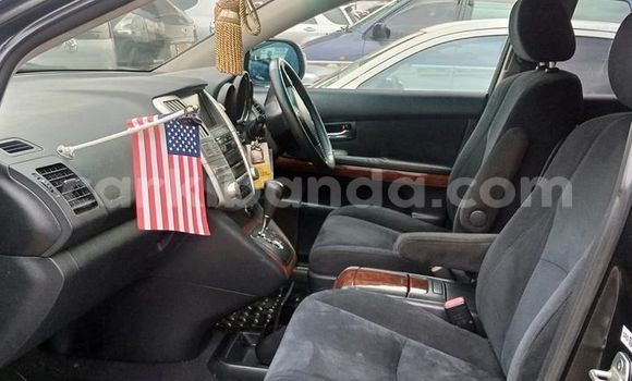 Gura Yakoze Toyota Harrier Black Imodoka i Kampala mu Uganda Gura Yakoze Toyota Harrier Black Imodoka i Kampala mu Uganda