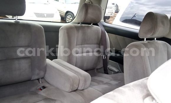 Gura Yakoze Toyota Alphard White Imodoka i Kampala mu Uganda Gura Yakoze Toyota Alphard White Imodoka i Kampala mu Uganda