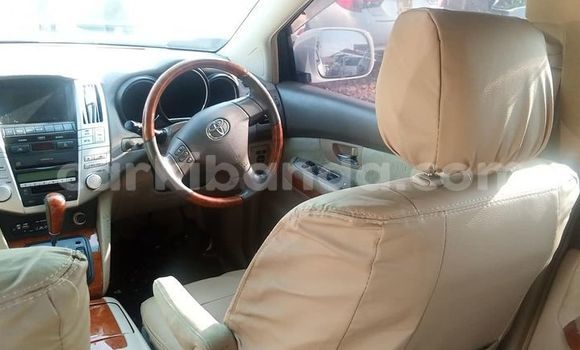 Gura Yakoze Toyota Harrier White Imodoka i Kampala mu Uganda Gura Yakoze Toyota Harrier White Imodoka i Kampala mu Uganda