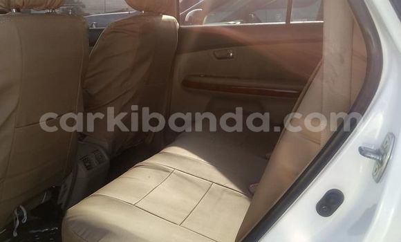 Gura Yakoze Toyota Harrier White Imodoka i Kampala mu Uganda Gura Yakoze Toyota Harrier White Imodoka i Kampala mu Uganda