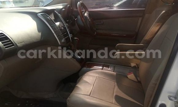 Gura Yakoze Toyota Harrier White Imodoka i Kampala mu Uganda Gura Yakoze Toyota Harrier White Imodoka i Kampala mu Uganda