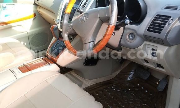 Gura Yakoze Toyota Harrier White Imodoka i Kampala mu Uganda Gura Yakoze Toyota Harrier White Imodoka i Kampala mu Uganda