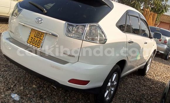 Gura Yakoze Toyota Harrier White Imodoka i Kampala mu Uganda Gura Yakoze Toyota Harrier White Imodoka i Kampala mu Uganda